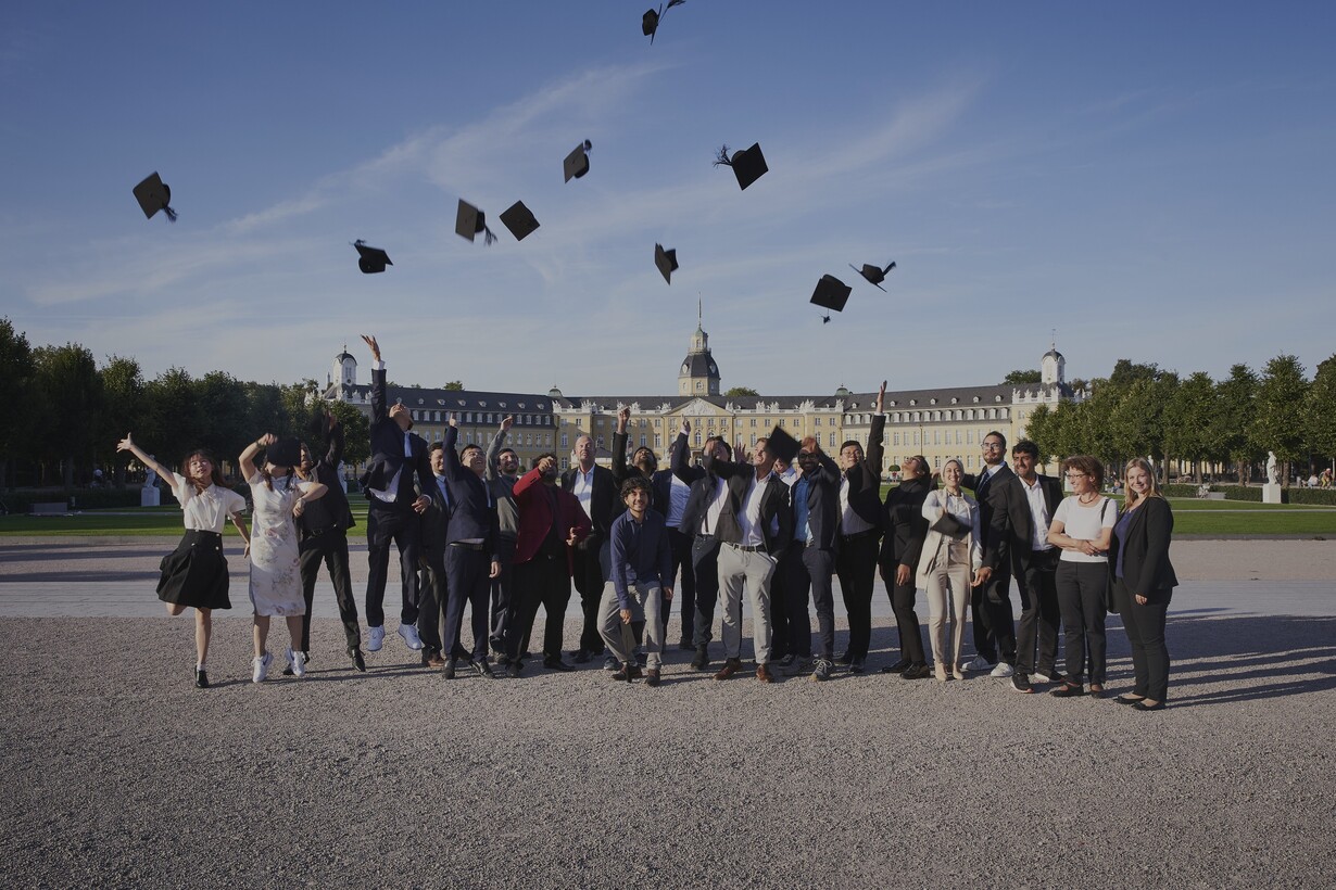 Graduates in front of Karlsruhe Castle