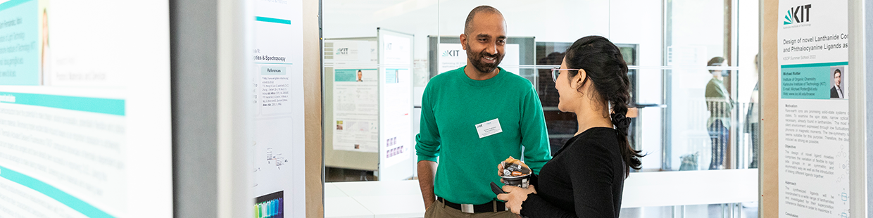 KSOP, KIT Researchers discussing a poster during the 2022 KSOP Summer School